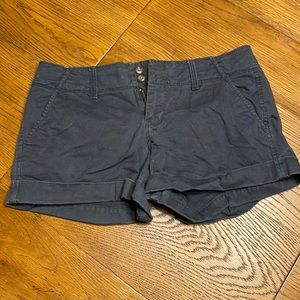 Women’s Old Navy perfect 3 1/2 in shorts, size 2, navy, cuffed detail, EUC
